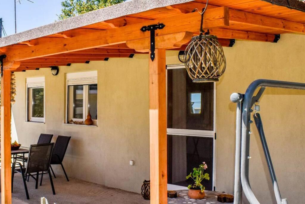 Hut House εξοχικό στην παραλία μ. άμμος * Skiathos Town