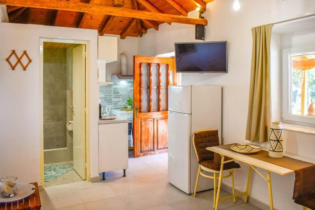 Hut House εξοχικό στην παραλία μ. άμμος * Skiathos Town